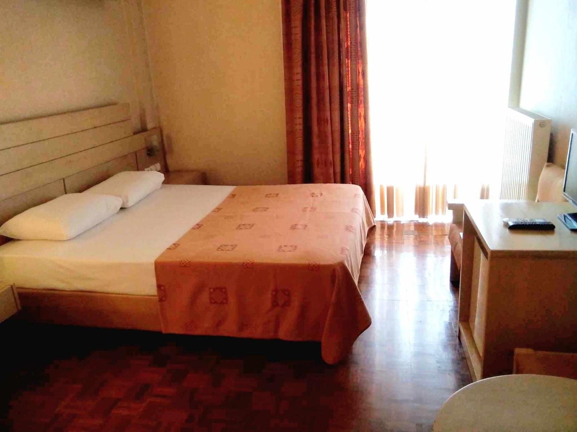 Hotel Kypreos كامينا فورلا المظهر الخارجي الصورة